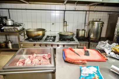 Esenyurt’ta halk sağlığını tehdit eden restoran mühürlendi