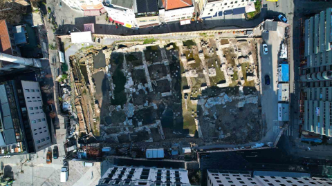 Karaköy’de otopark çalışmaları sırasında bulunan tarihi kalıntılar gün yüzüne çıkıyor