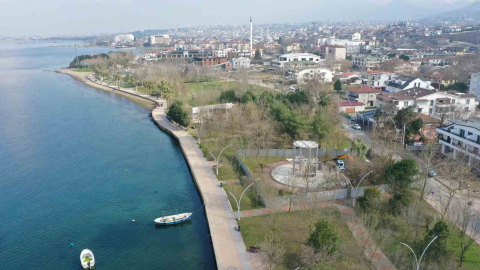 Başiskele’ye manzaralı kitap kafe