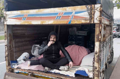 İstanbullular geceyi çadırda geçirdi, bir aile ise kamyonda kaldı