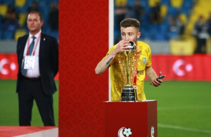 Kocaeli’de silahlı saldırı: 1’i futbolcu 3 yaralı