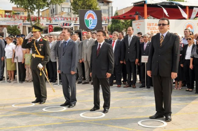 15 yıl önceki Tuzla'da 30 Ağustos Töreni